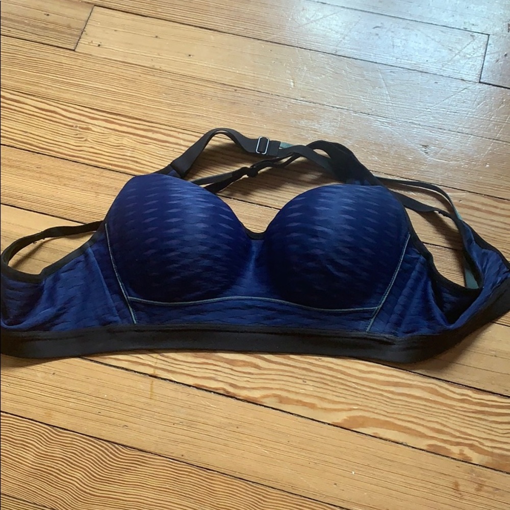 32C Victoria Secret sports bra